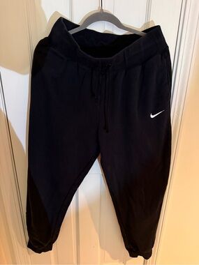 Nike Black Sweatshirt with White Logo Tag